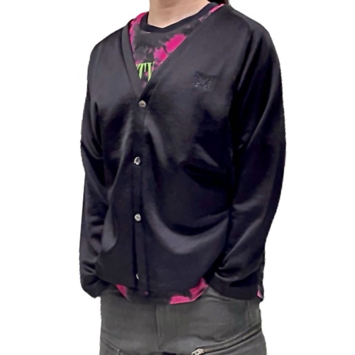 新品 Needles ニードルス 裏地パイル ジャージ 蝶 パピヨン ワンポイント刺繍 ラグランスリーブ 深Vネック シェルボタン カーディガン 黒 M