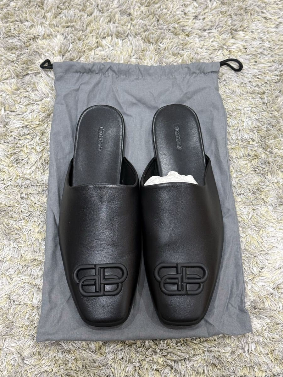 新品・未使用(ワケあり)】新品 BALENCIAGA ブラックレザーサンダル BB