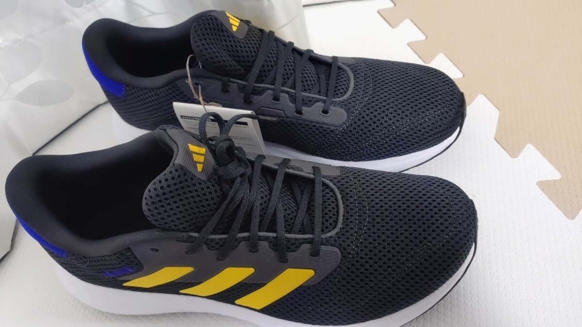 アディダス ランニングシューズ RESPONSE RUNNER U IG1395 27.5cm