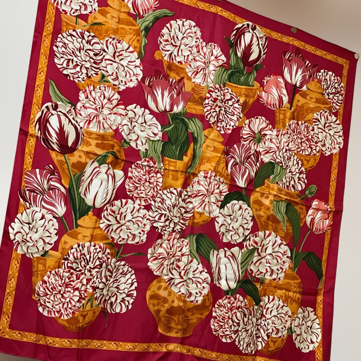 やや傷や汚れあり】GUCCI 大判シルクスカーフ フローラル 花柄