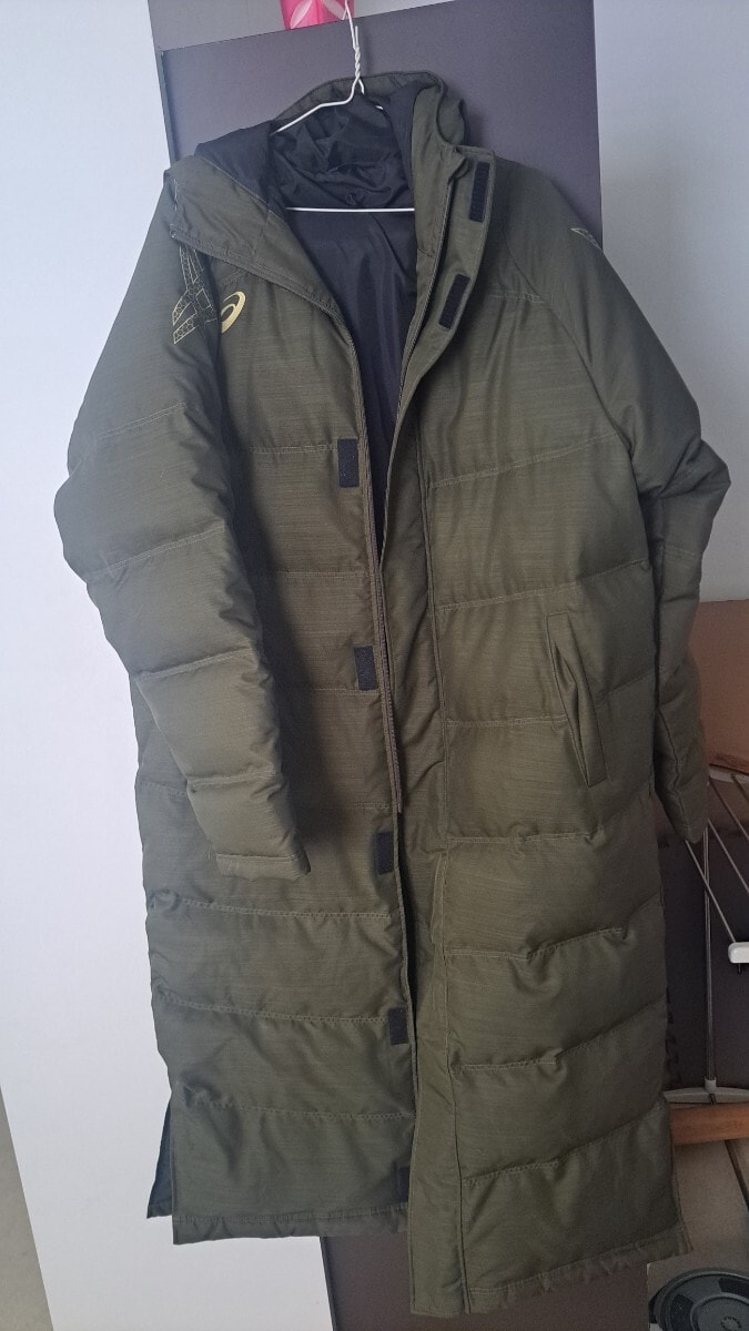 カーキ ベンチコート ダウンジャケット コート ダウン新品同様信頼の日本製ASICS正規品　Oサイズ