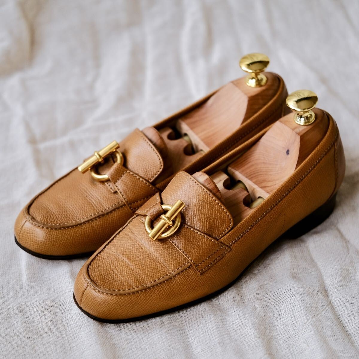 エルメス　HERMES シェーヌダンクル レザー パンプス 35 1/2 茶 エルメス HERMES シェーヌダンクル レザー パンプス 35 1/2 茶 【公式