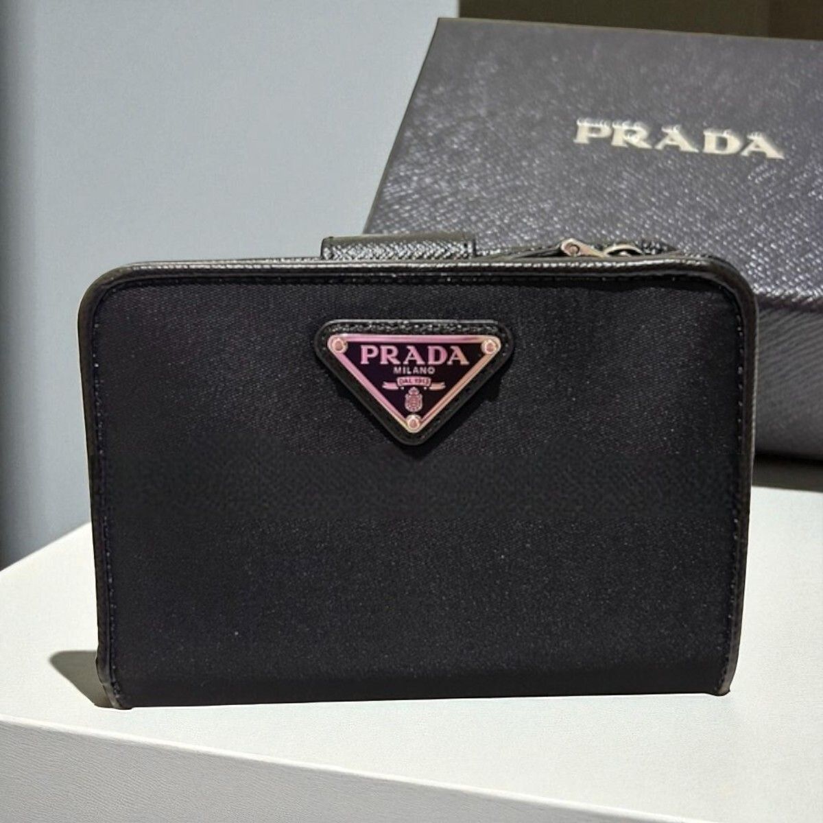 新品 未使用 PRADA プラダ トライアングル ロゴ 2つ折り財布 ナイロン 箱付き 