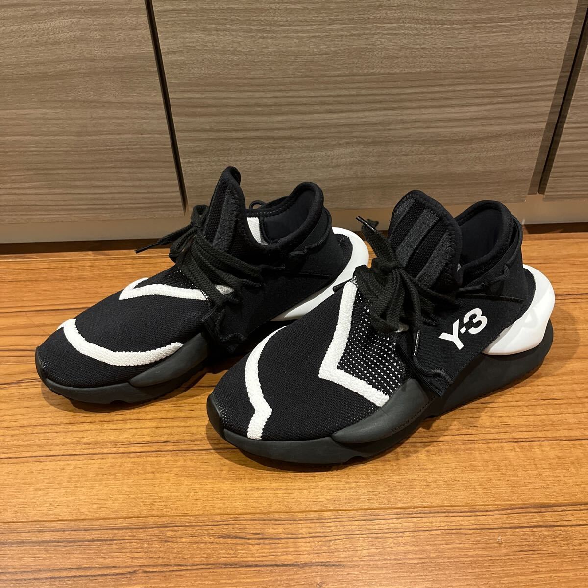 アディダス ワイスリー カイワ ニット "ブラック/クラウドホワイト"