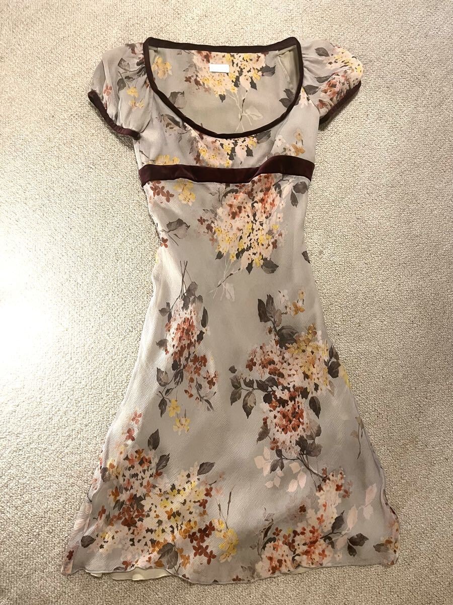 目立った傷や汚れなし】VALENTINO 花柄 半袖ワンピース 、シルク