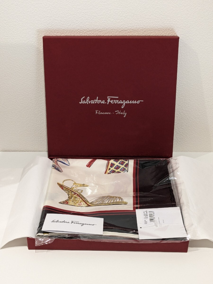 新品 Salvatore Ferragamo 大判スカーフ 未使用 サルバトーレフェラガモ イタリア製 タグ付き