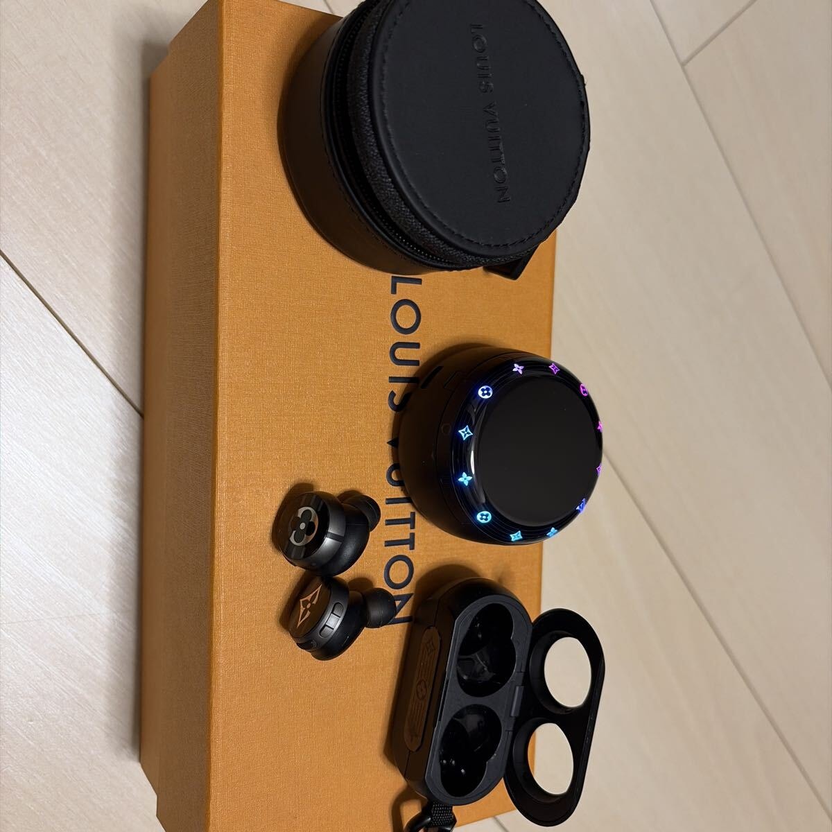 ルイヴィトン　タンブールホライゾン　ライトアップ　BLACK VUITTON ワイヤレスイヤホン