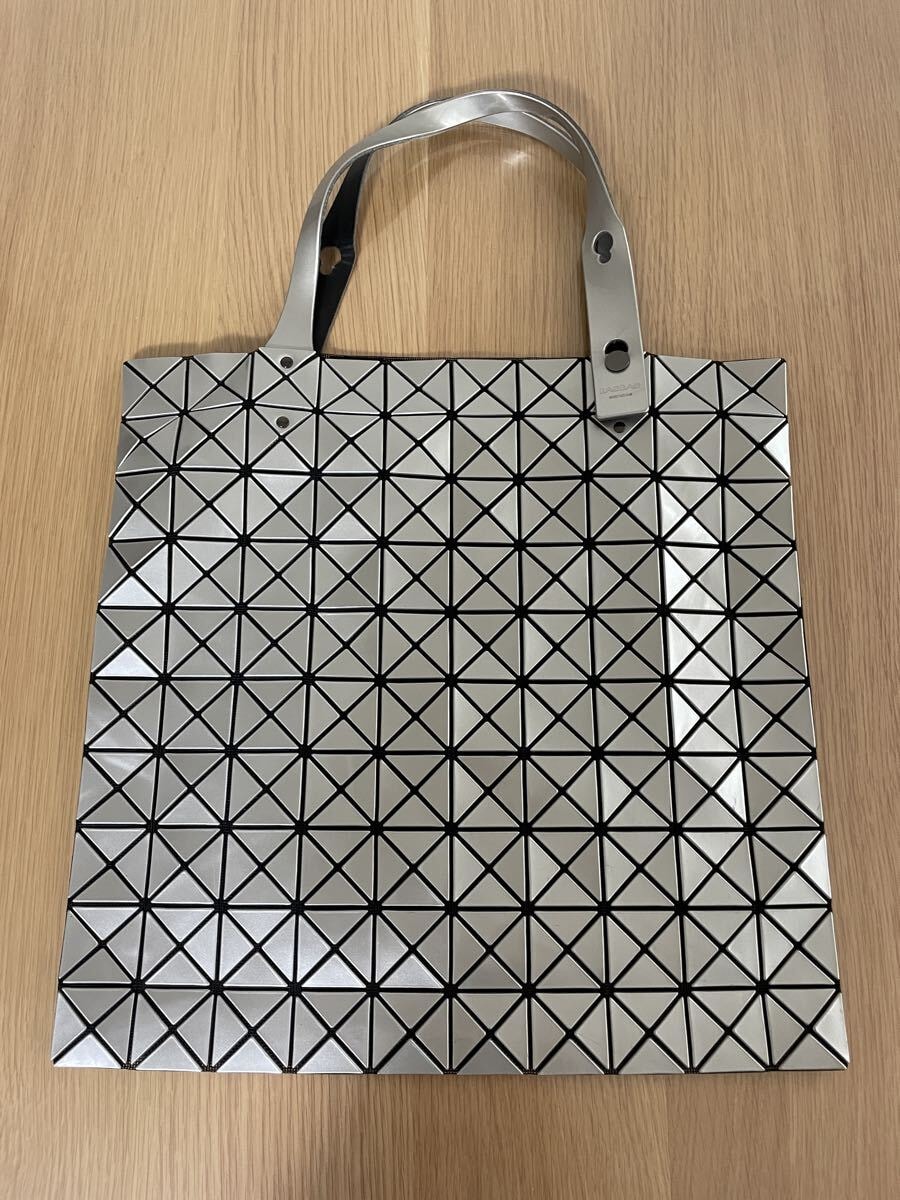 イッセイミヤケ　プリズム　prism PRISM ハンドバッグ　BAOBAO ISSEY MIYAKE　バオバオ　シルバー　銀色　トートバッグ　PRISM METALLIC 