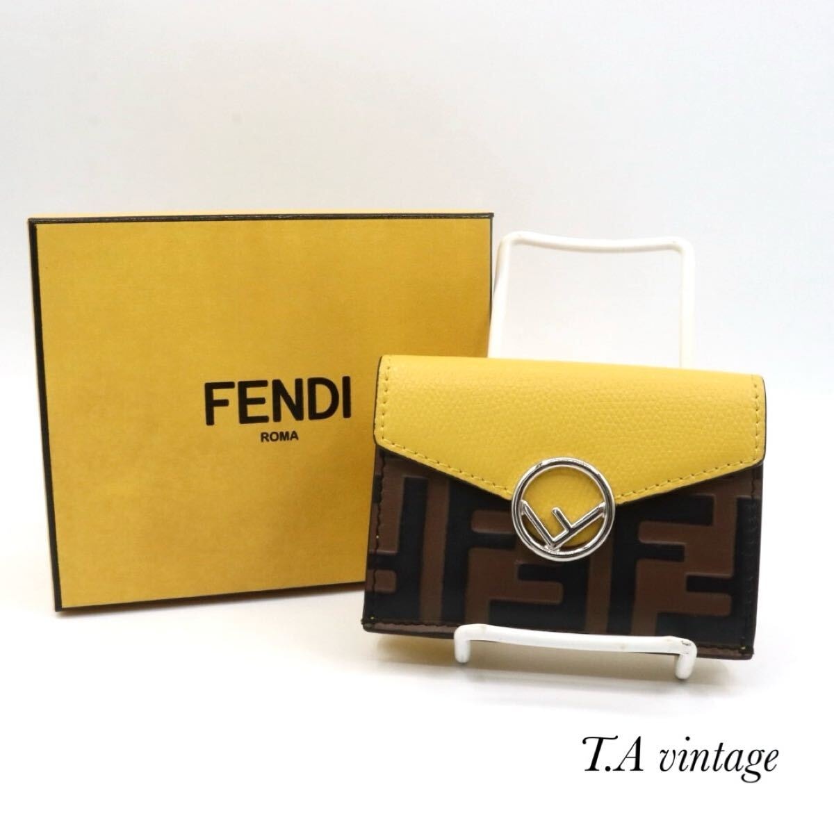 FENDI 美品　フェンディ　レザー　ズッカ柄　コンパクト　折り財布　イエロー