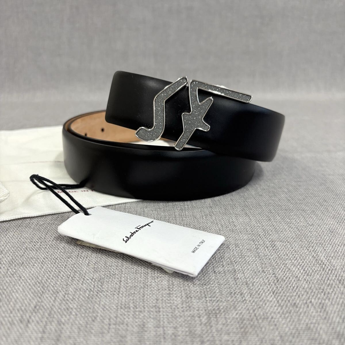 新品 Ferragamo メンズ ベルト シルバーラメ金具 ブラックレザー 67A168 725461イタリア製 100