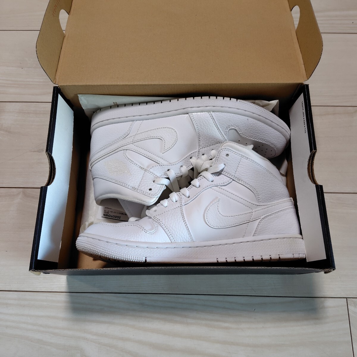 ナイキ エアジョーダン1 ミッド "トリプルホワイト"