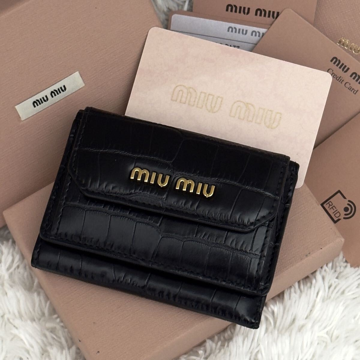 目立った傷や汚れなし】☆極美品☆RFID内蔵 MIUMIU ミュウミュウ 財布