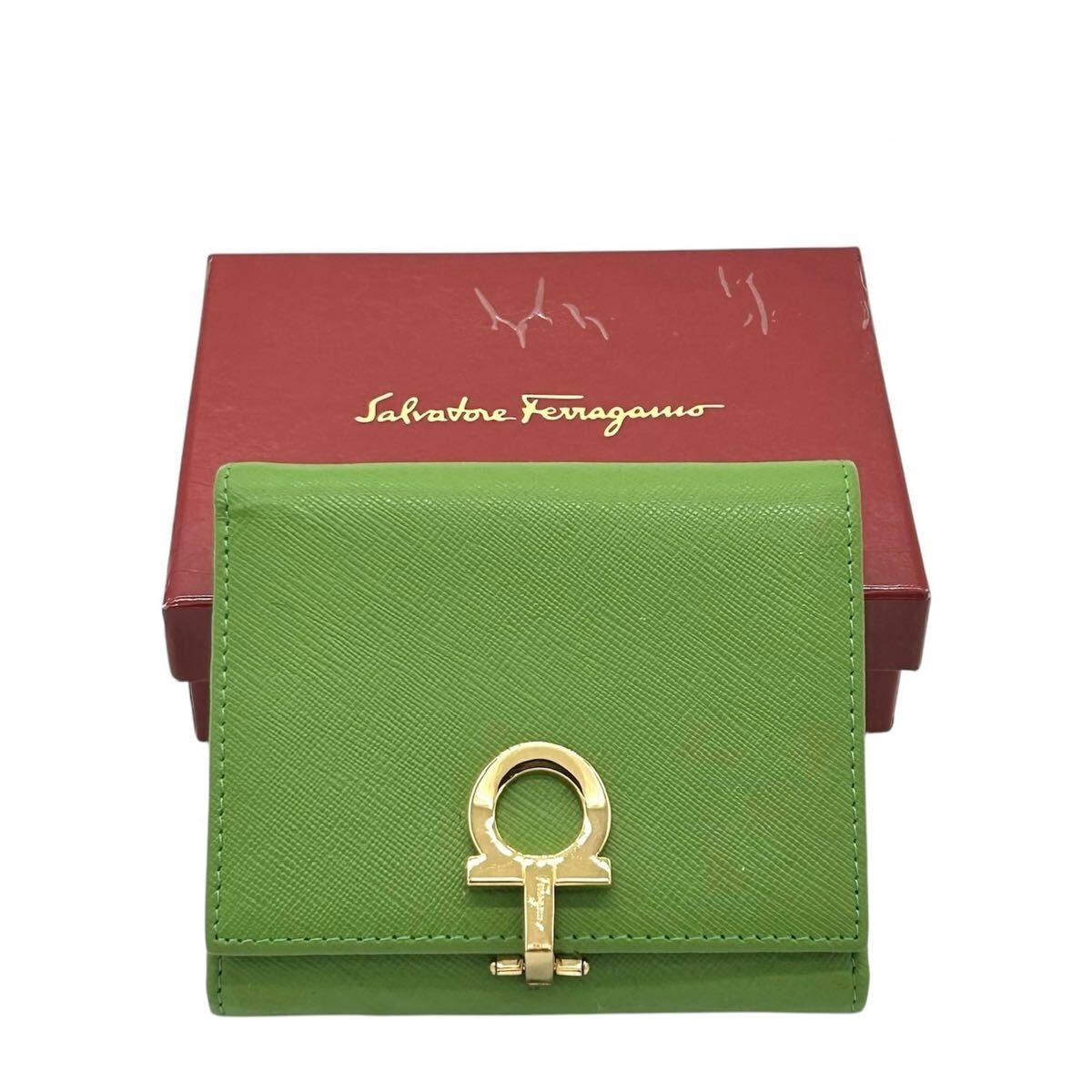 サルヴァトーレフェラガモ Salvatore Ferragamo ガンチーニ 3つ折り財布 グリーン系 フェラガモ Ferragamo 財布 専用箱 保存袋 ウォレット