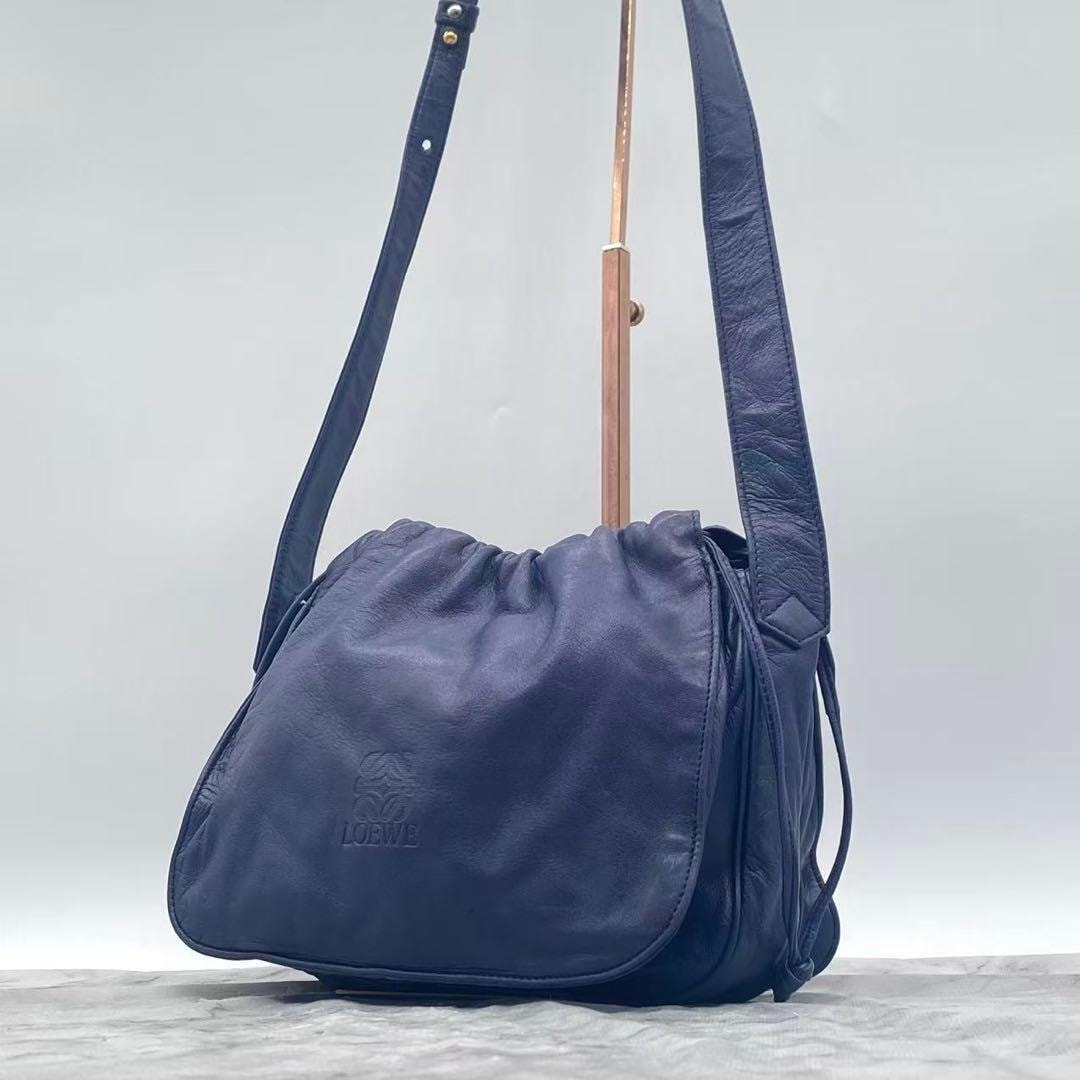 極美品 LOEWE ロエベ ショルダーバッグ アナグラム フラメンコ 巾着 レザー ネイビー