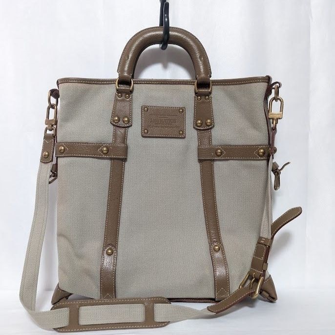 ヴィトン LV ユーティリティ クロスボディ 2021-2025 ショルダーバッグ【中古】 E (全体的に状態が悪い)】ヴィトン LV ユーティリティ クロスボディ