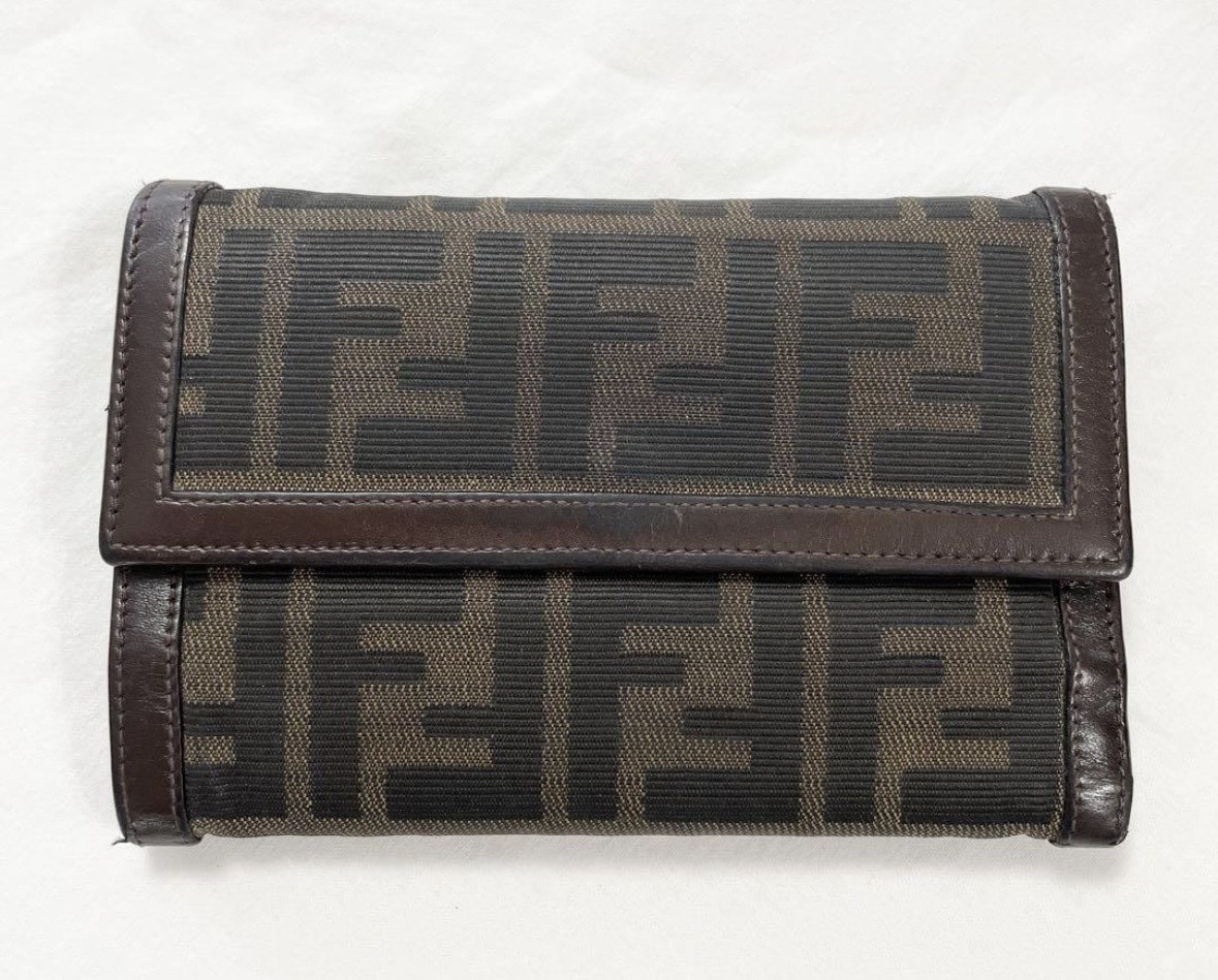 FENDI フェンディ ズッカ柄三つ折財布 ブランドお札入れ、小銭入れ、カード入れ、先日購入しましたが…同じような財布だったので