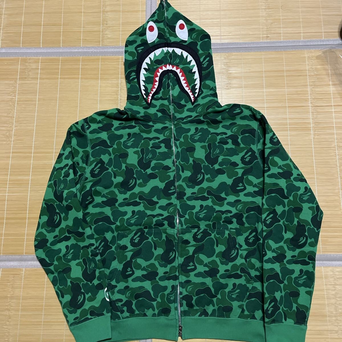 目立った傷や汚れなし】A BATHING APE BAPE 渋谷限定 CAMO SHARK