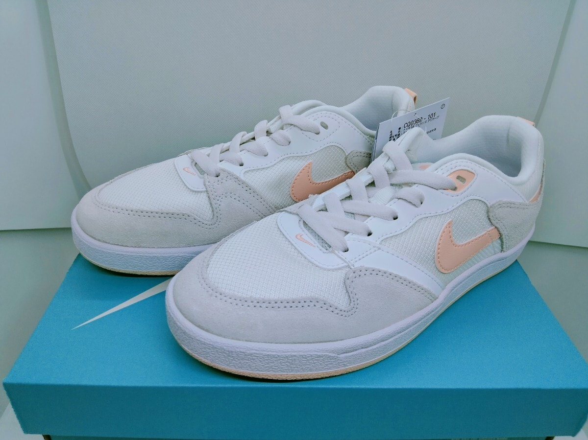 Nike スニーカー ホワイト/ピンク　24cm