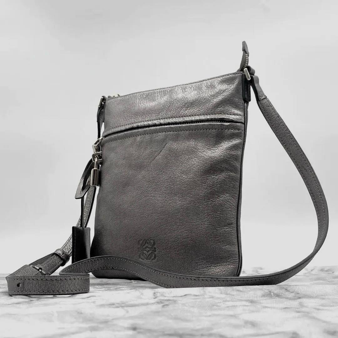 数回使用極 美品 ロエベ アントン スリング クロスボディ ショルダーバッグ A (未使用に近い)】極美品 ロエベ ボディバッグ アントン スリング