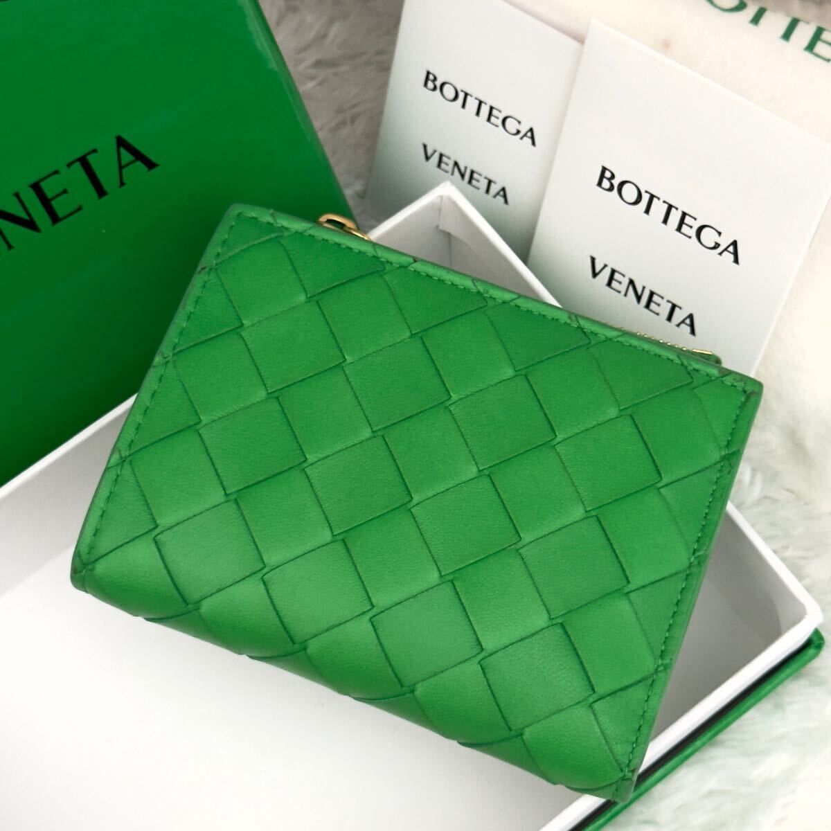 ☆美品☆RFID内蔵 BOTTEGAVENETA ボッテガヴェネタ イントレチャート 財布 緑 パラキート 二つ折りゴールド金具