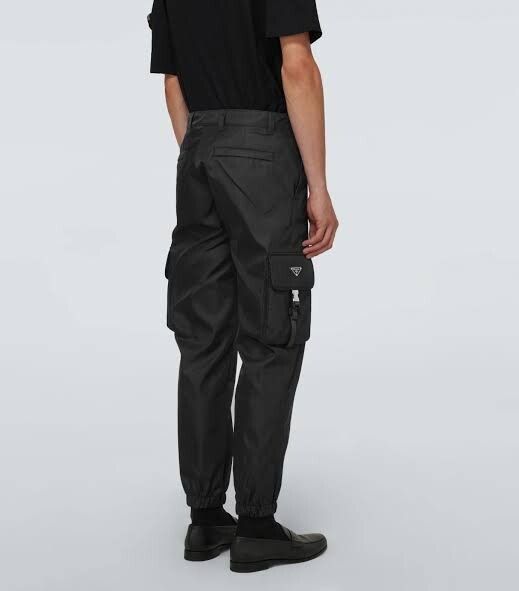 美品 PRADA Re-Nylon カーゴパンツ ブラック 三角プレート付き メンズ 46