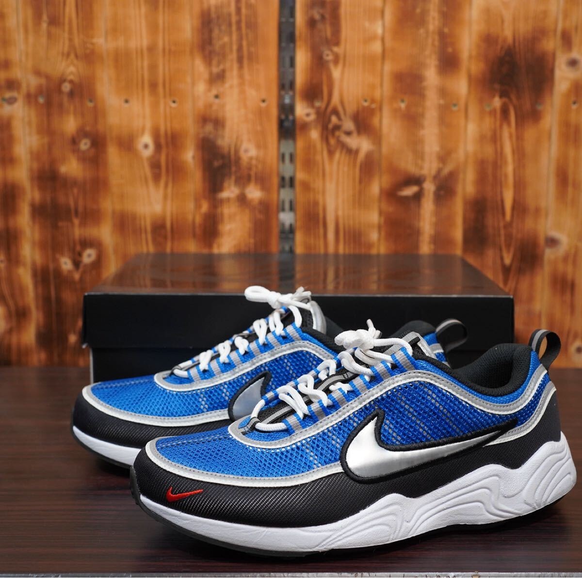 ナイキ エアズーム スピリドン "ブラック アンド シグナルブルー"