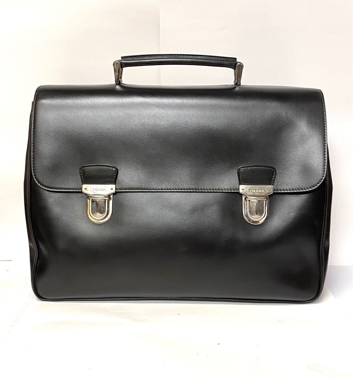 美品】PRADA ブリーフケース ビジネスバッグ レザー 金具 ロゴ A4収納
