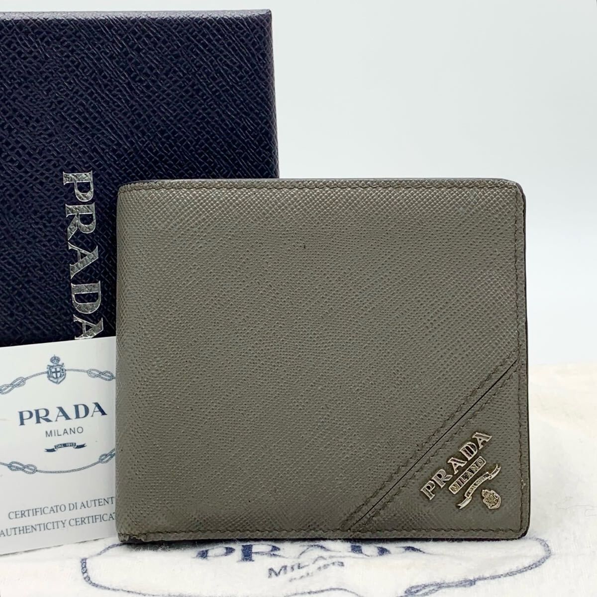 箱付き 美品 プラダ PRADA 二つ折り財布 SAFFIANO METAL メンズ サフィアーノレザー　メタル ロゴ グレー系
