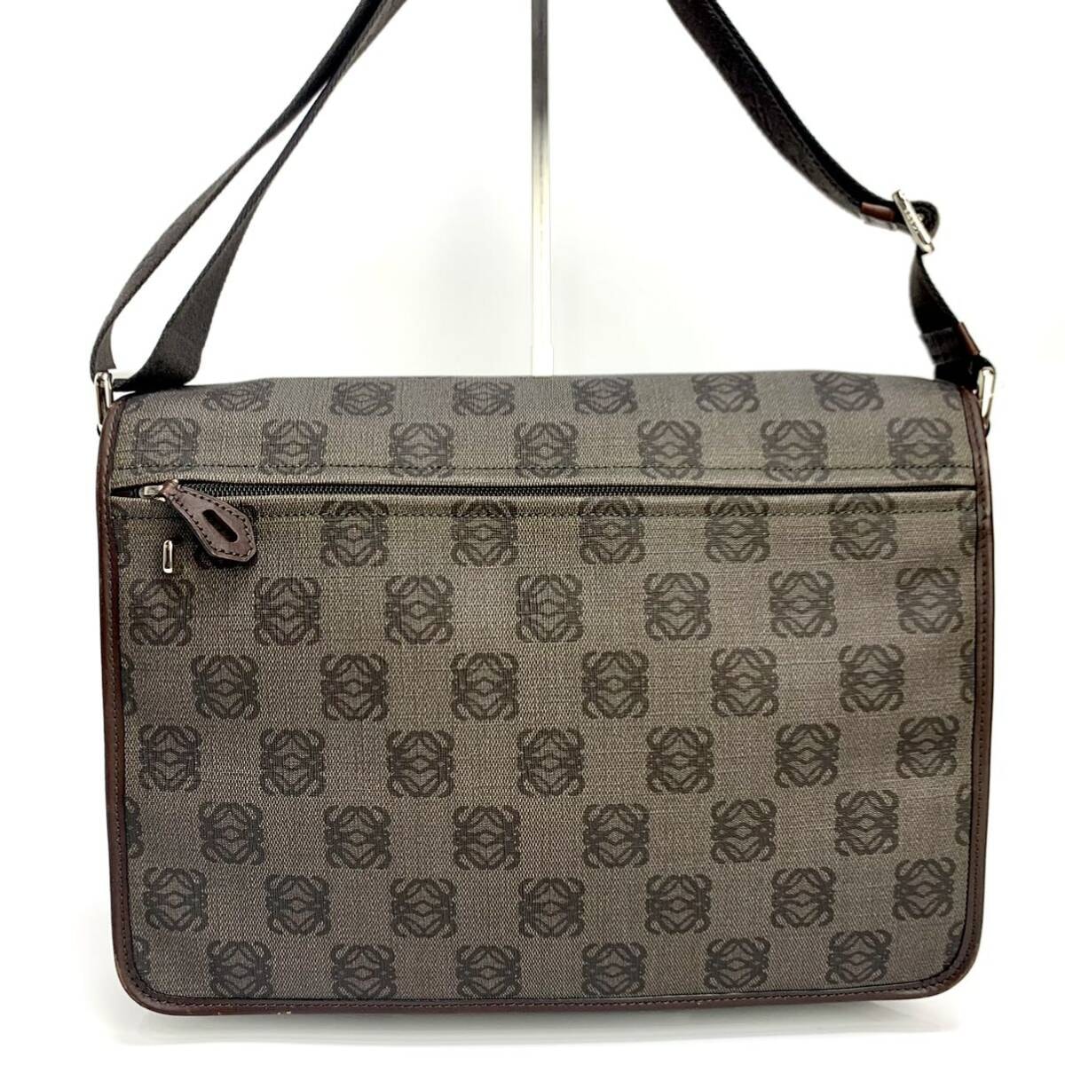 LOEWEロエベ レザーショルダーバッグ