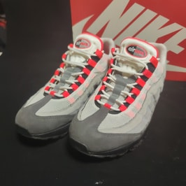 ナイキ エアマックス95 OG "ホワイト/ソーラーレッド"