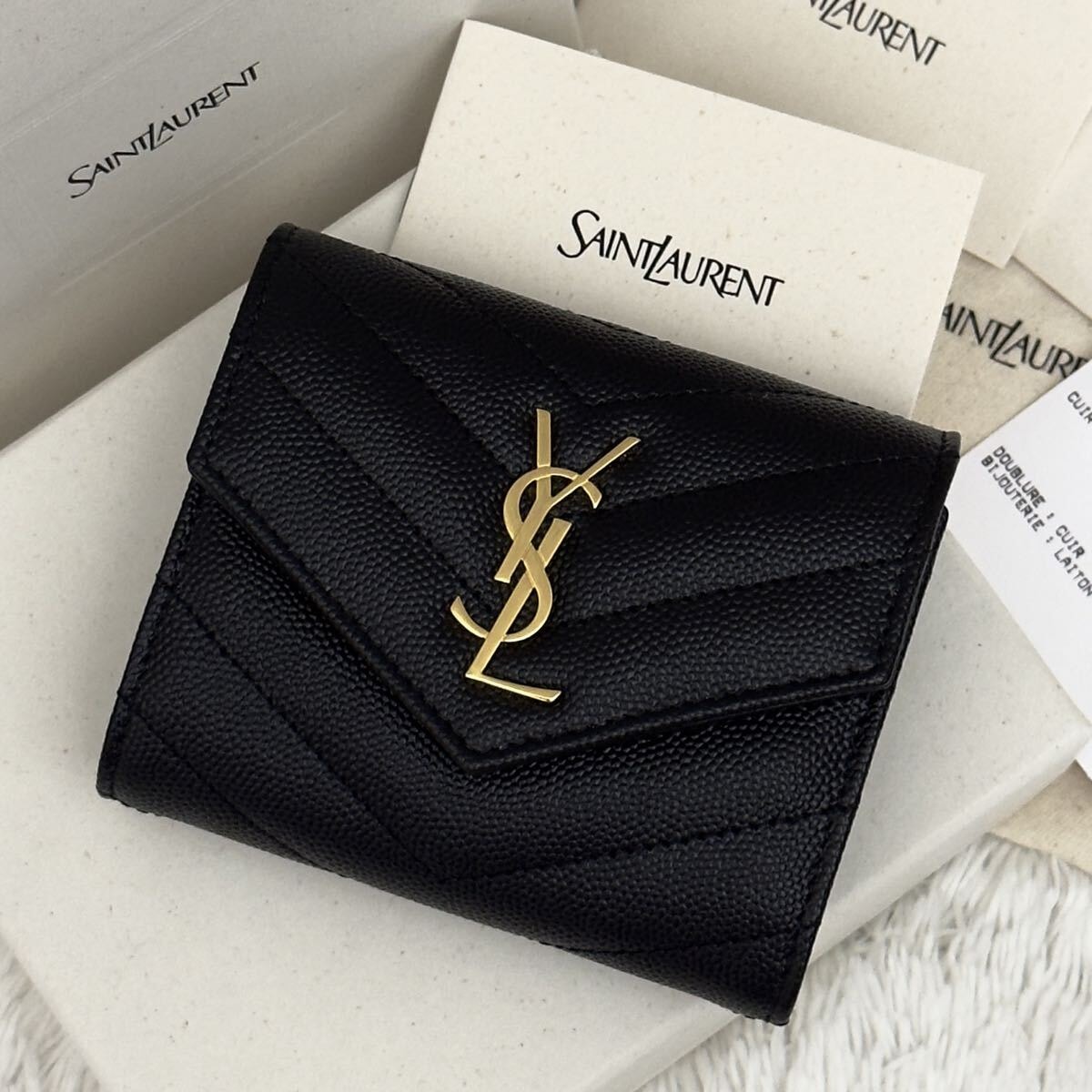 ☆新品同様☆25年購入 RFID内蔵 SAINT LAURENT サンローラン YSLロゴ カサンドラ ICチップ レザー