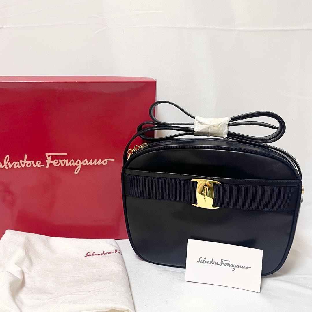 Salvatore Ferragamo フェラガモ ヴァラリボン ショルダーバッグ レザー ダークネイビー 美品