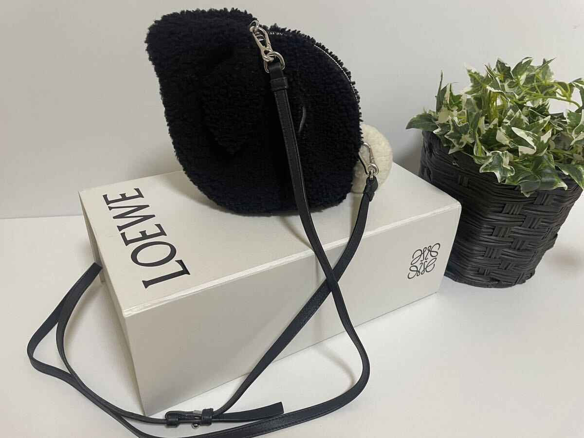 ★レア！　希少　ロエベ　LOEWE loewe 限定品　ラビット　ショルダーバッグ　うさぎ　ボア　ムートン　黒　ブラック　ポーチ　ホワイト白