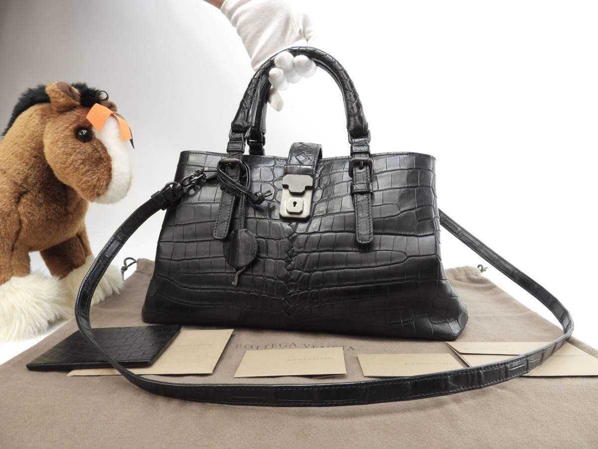 ボッテガヴェネタ スモールローマ マットクロコダイル 黒 s付ハンドバッグ 極美品@B06188041W