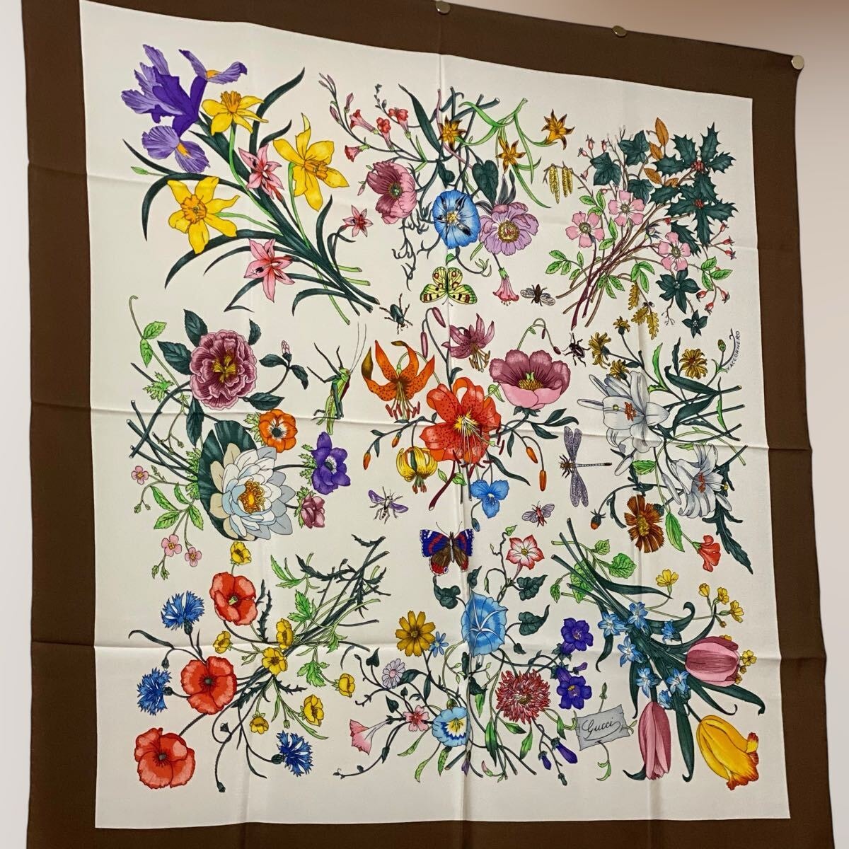 目立った傷や汚れなし】GUCCI 大判シルクスカーフ フローラル 昆虫柄  