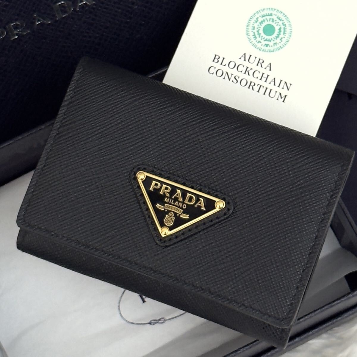 プラダ　長財布　サフィアーノ　リボンモチーフ　レザー PRADA（プラダ） サフィアーノ レザー リボンモチーフ ジップ