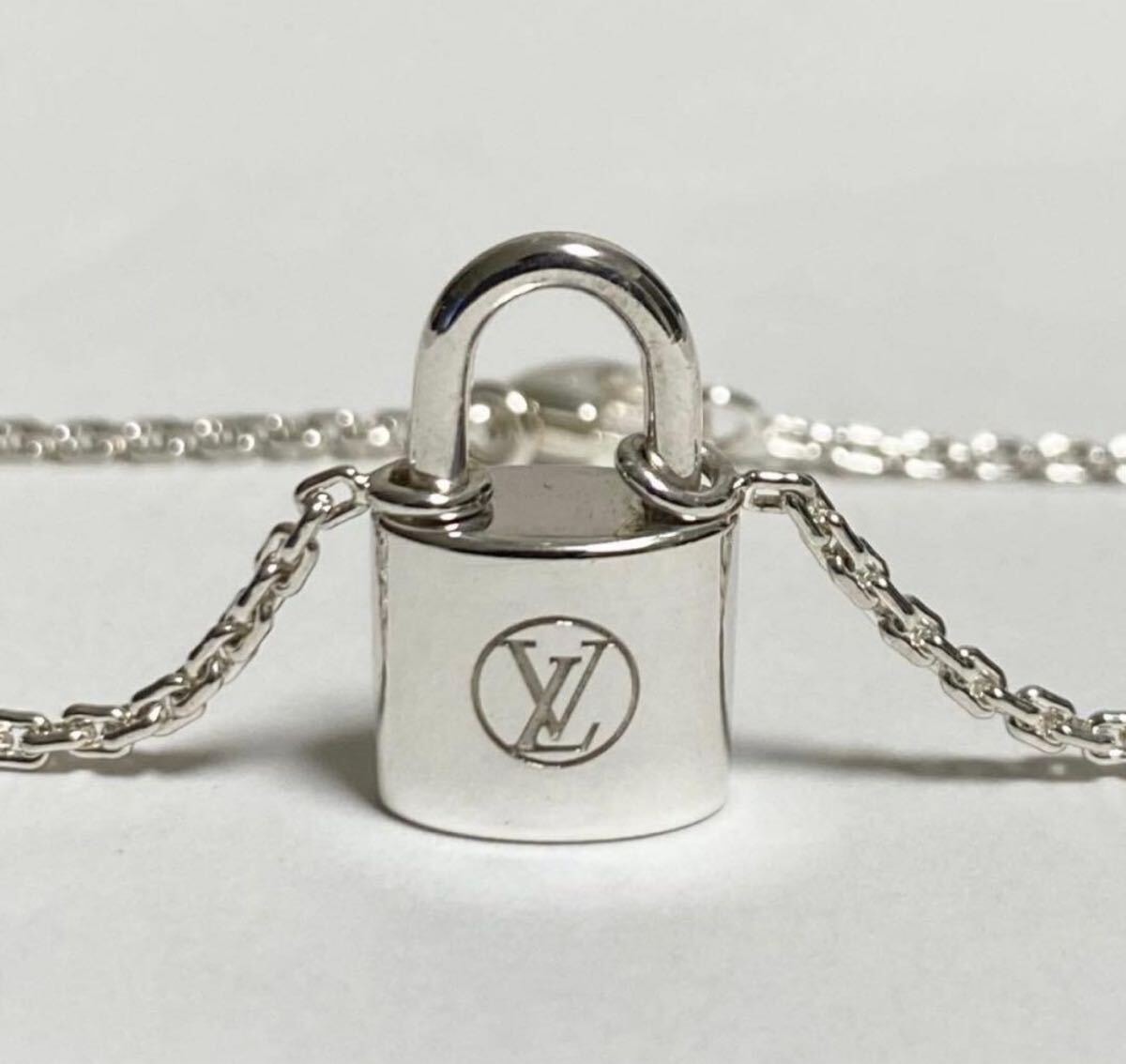 ルイ・ヴィトン　シルバーロックイットネックレス 