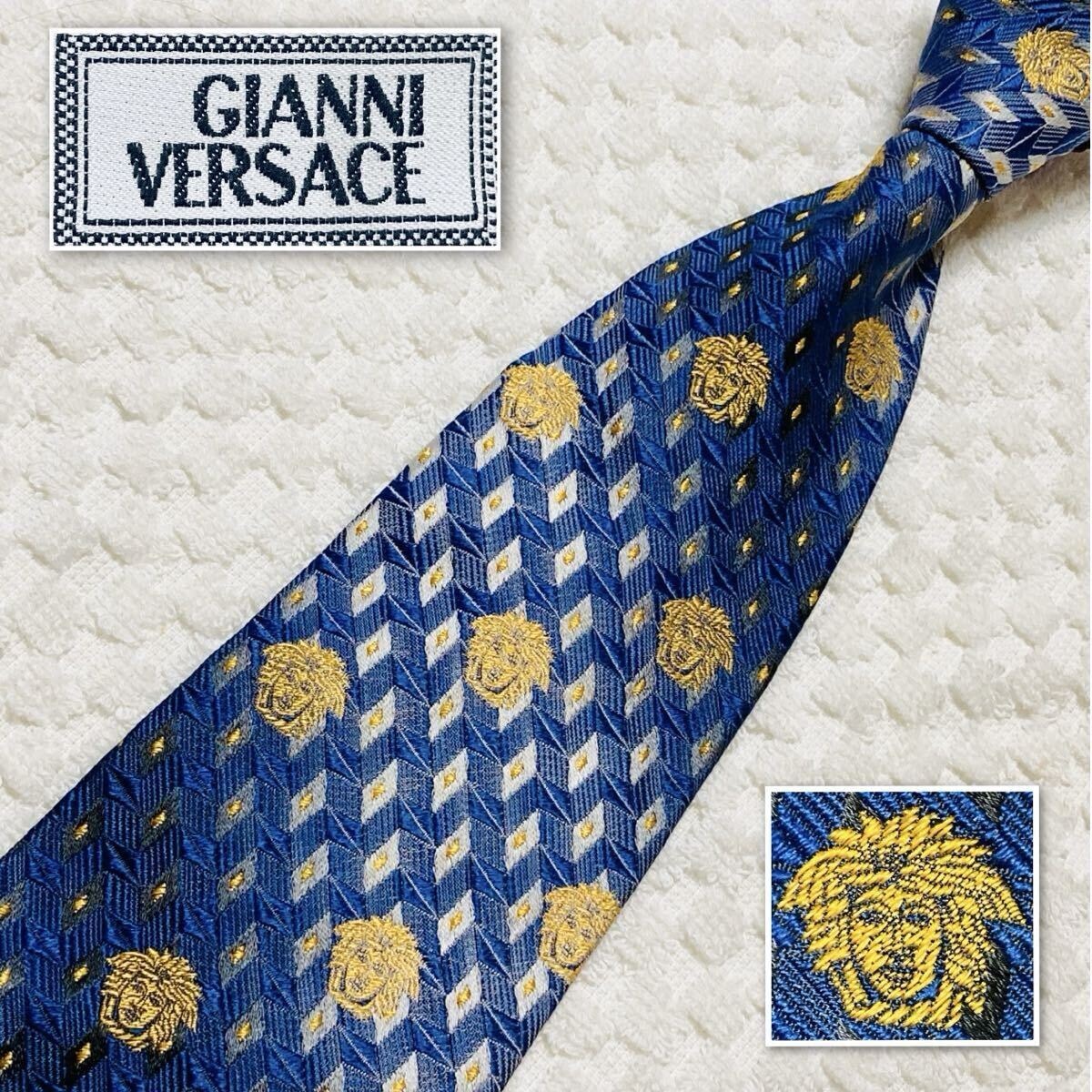 ■美品■GIANNI VERSACE ジャンニヴェルサーチ　ネクタイ　メデューサ　図形　総柄　シルク100 % イタリア製　ブルー×ゴールド×ホワイト