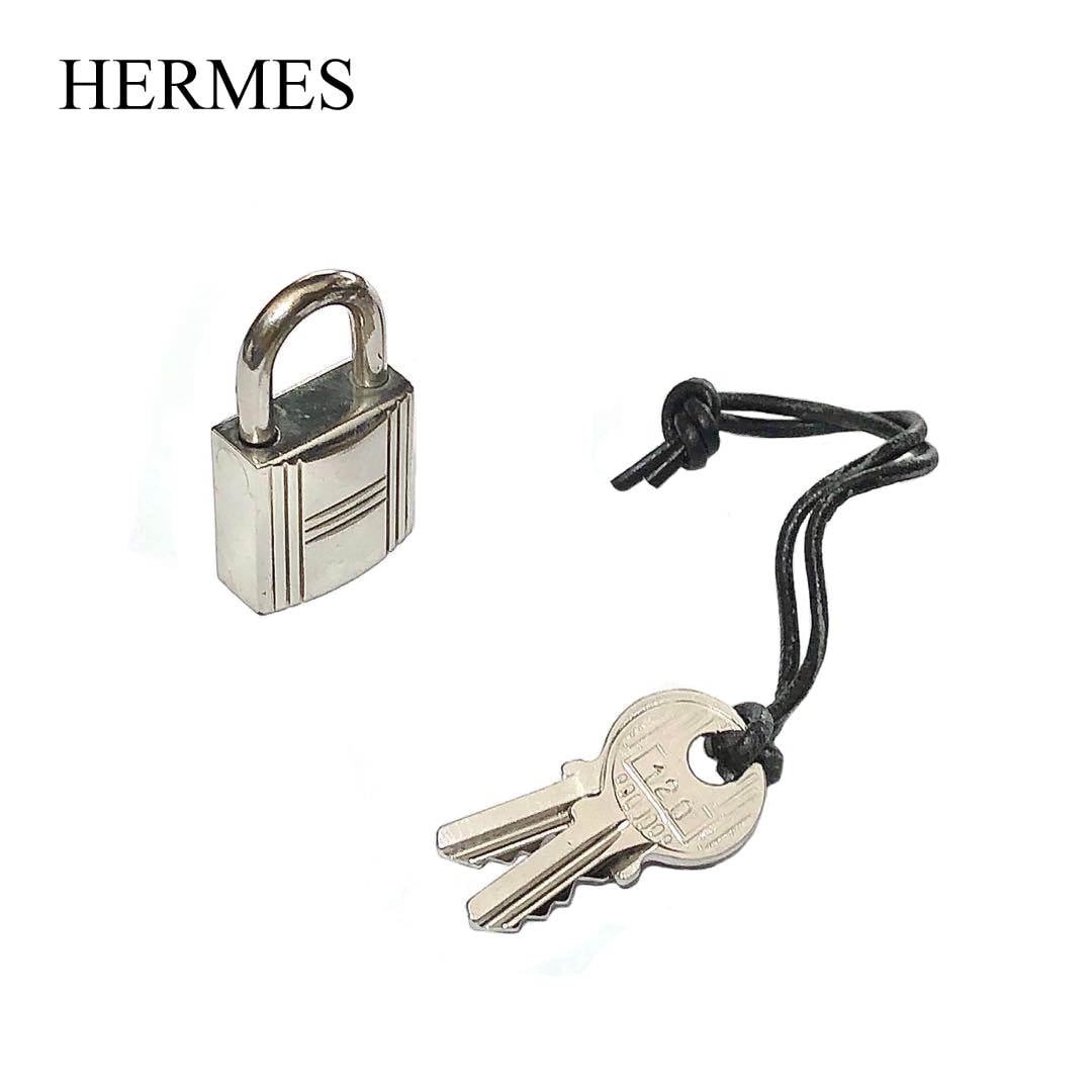 美品 エルメス Hermès カデナ 120 鍵 傷や汚れあり】エルメス 120番 純正カデナ 鍵2本付き バッグ用の古着