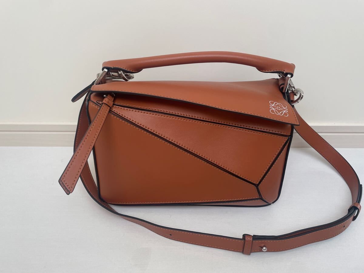 ロエベ　パズルバッグ スモール（クラシックカーフ）　タン　ショルダーバッグ　LOEWE Loewe ハンドバッグ　ブラウン　茶色　シルバー金具
