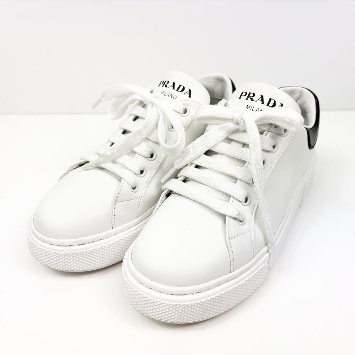 美品 【35】PRADA ロゴ ローカット スニーカー プラダ