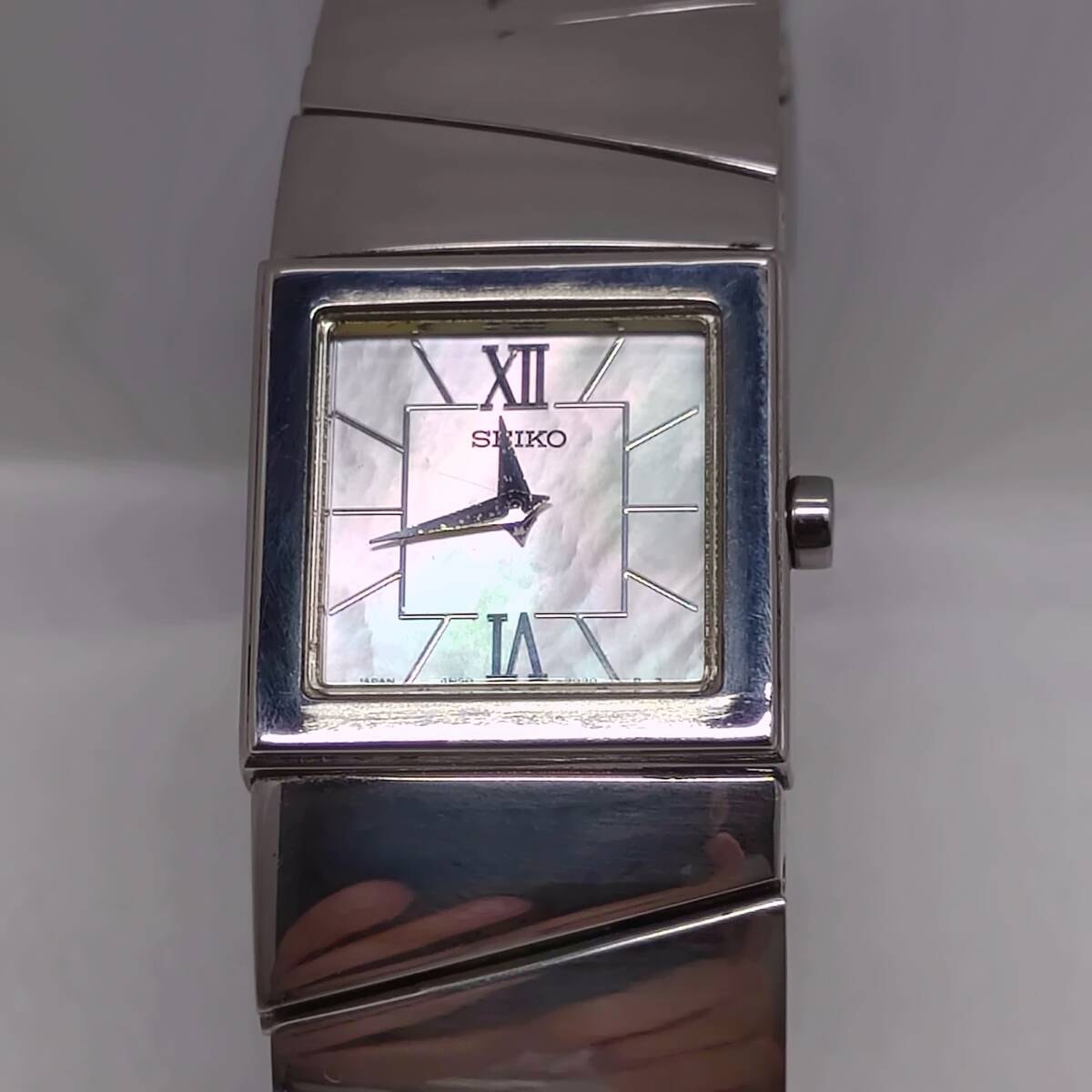 【稼働品】セイコー SEIKO 4N20-5620 レディース腕時計 スクエア 白蝶貝文字盤