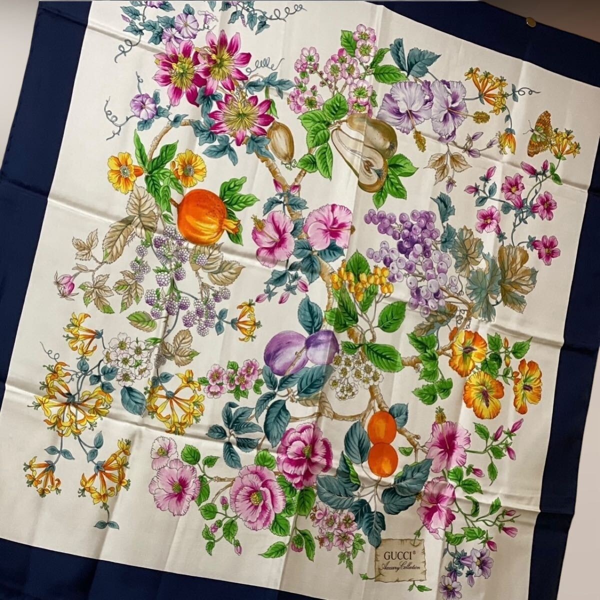 GUCCI 大判シルクスカーフ フローラル 花柄 ボタニカル オールドグッチ Accessory Collection アクセコ