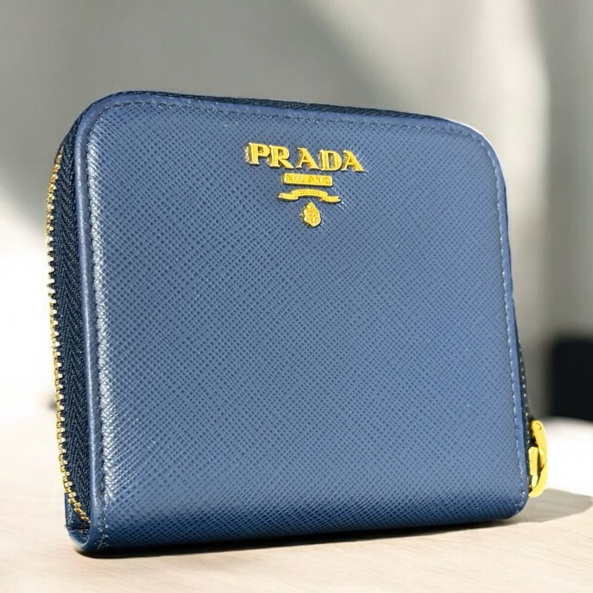 o72　PRADA　プラダ　ブルー　二つ折り財布　サフィアーノ　 ラウンドファスナー