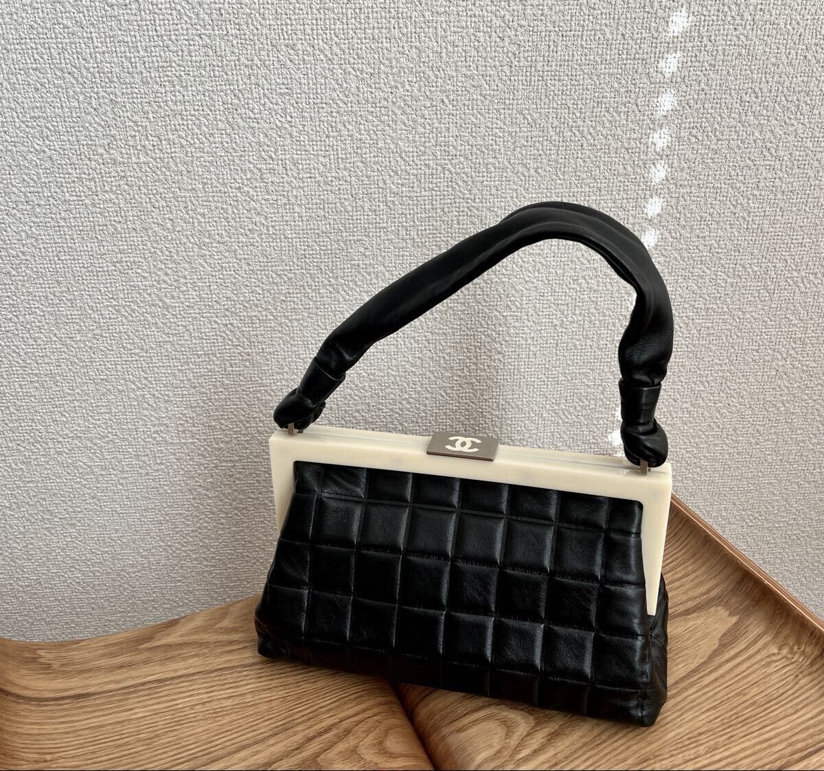 美品シャネル CHANEL ココマーク フレームバッグ マトラッセ レザー ブラック×アイボリー ハンドバッグ がま口バッグ ショルダーバッグ 