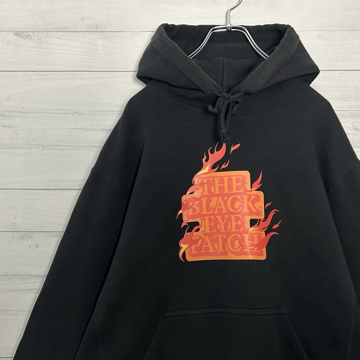 即完売モデル BlackEyePatch ブラックアイパッチ パーカー バーニングロゴ ファイヤー フーディ ブラック 黒 メンズ トップス カジュアル