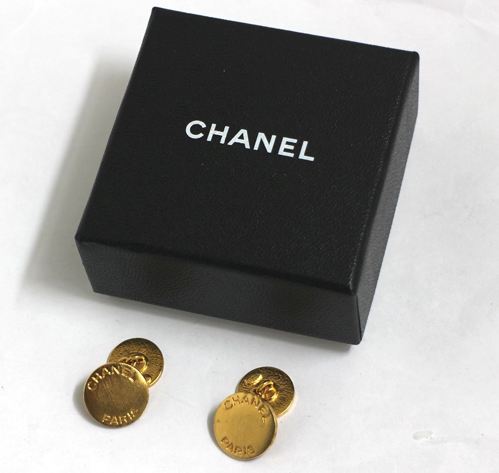【CHANEL】シャネル ロゴ　ラウンド　カフス　ゴールドカラー　98P ヴィンテージ　カフリンクス　カフスボタン