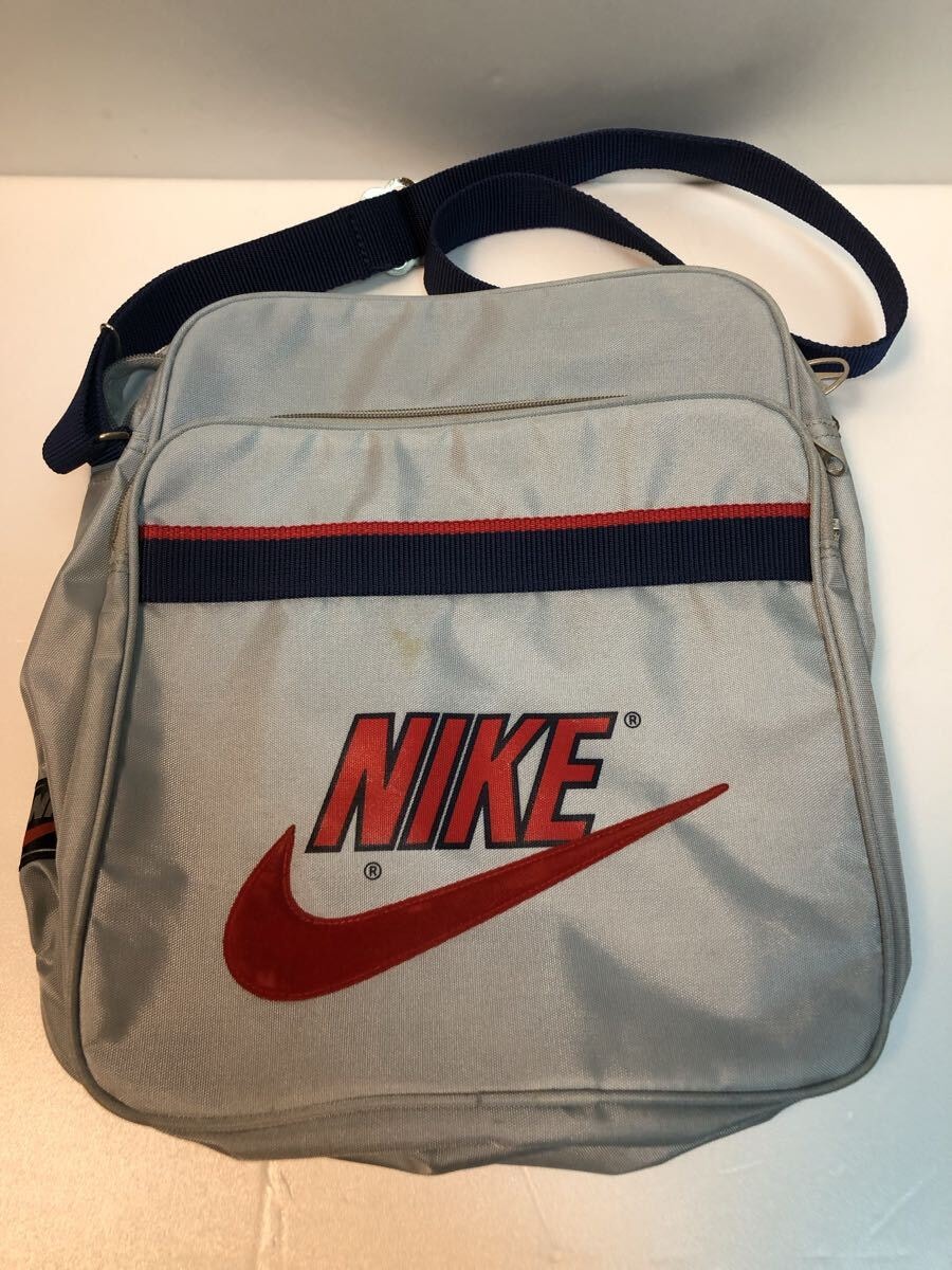 NIKE ナイキ ショルダーバッグ スポーツバッグ　ビンテージ　昭和レトロ　平成　肩がけ　中古品　古着　ライトグレー