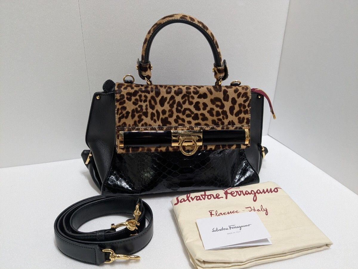 希少　サルヴァトーレフェラガモ　Salvatore Ferragamo　21　F350　　 2way　 レザー ハンドバッグ