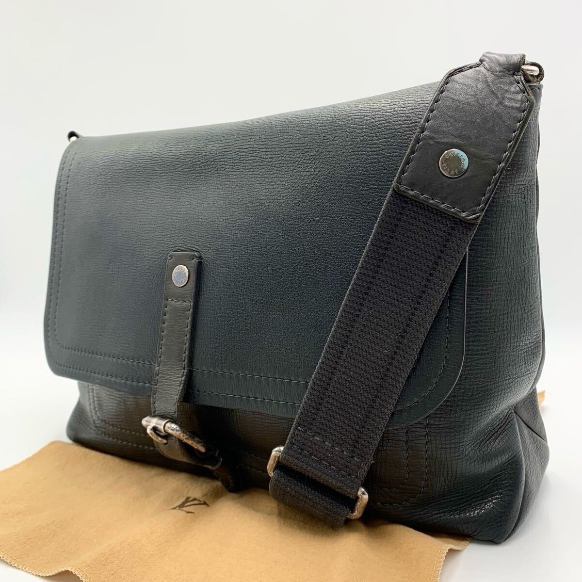 ①LOUIS VUITTON ルイヴィトン ユタ オマハ バサルト M97022 ショルダーバッグ グレー系